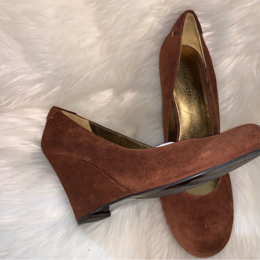 Nine West Brown Wedge Shoes with Suede Material and Rounded Toe